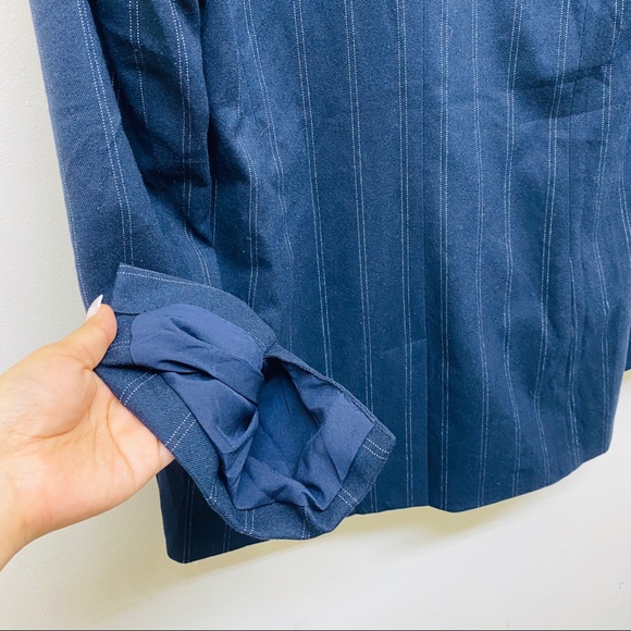 ‼️CLOSING LEITH PINSTRIPE PEARL BUTTON BLAZER - Picture 5 of 7